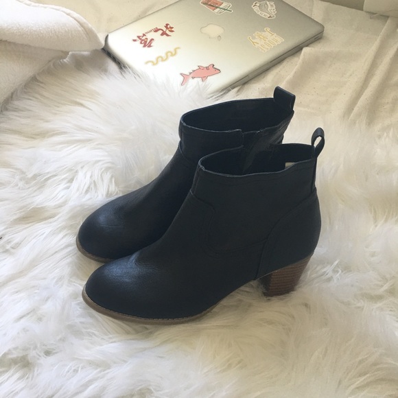 BLACK BOOTS - Picture 5 of 6